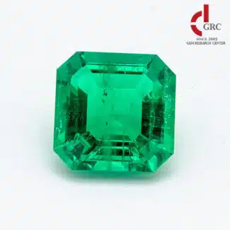 Asscher cut lab grown emerald 01
