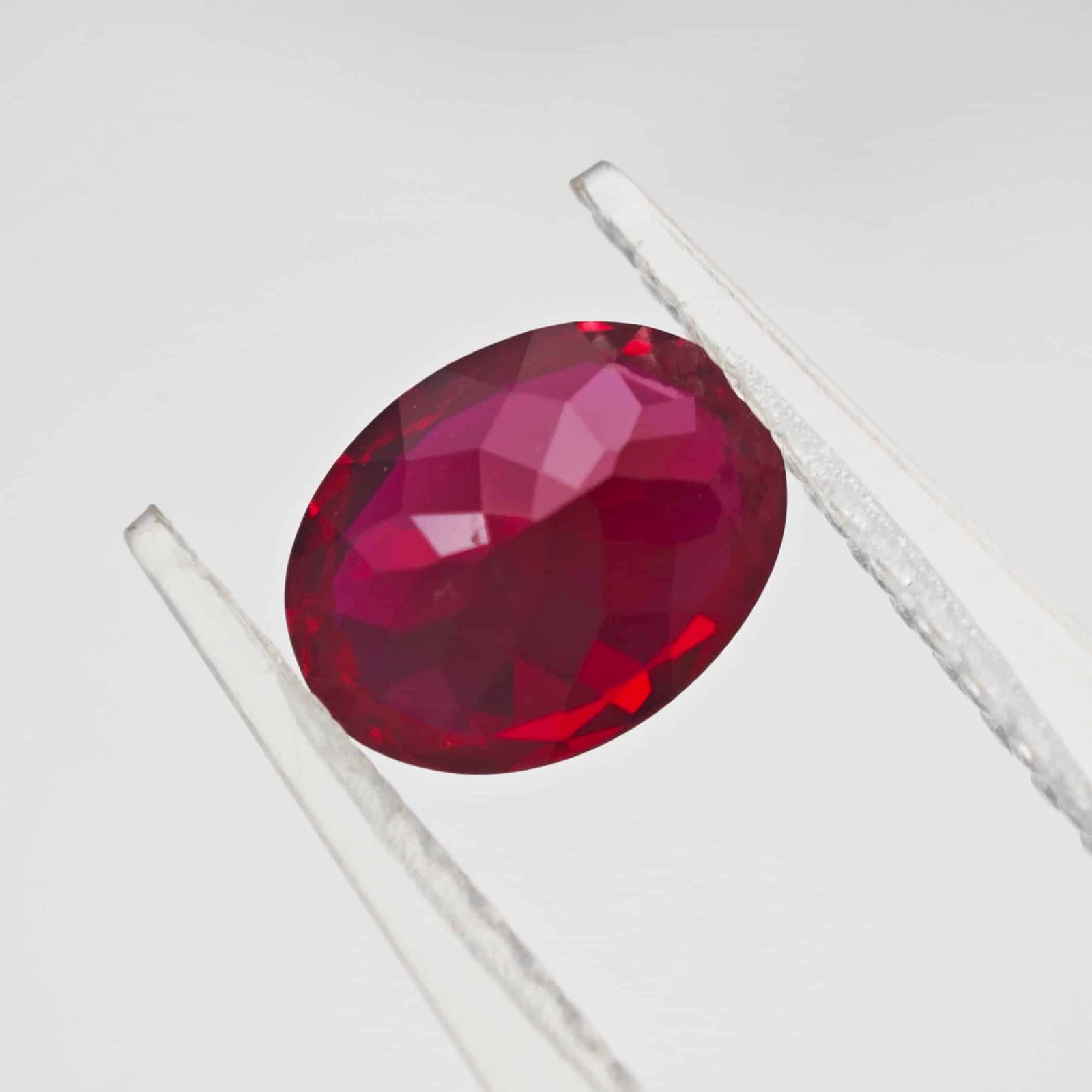ruby cắt oval nuôi cấy trong phòng thí nghiệm 02