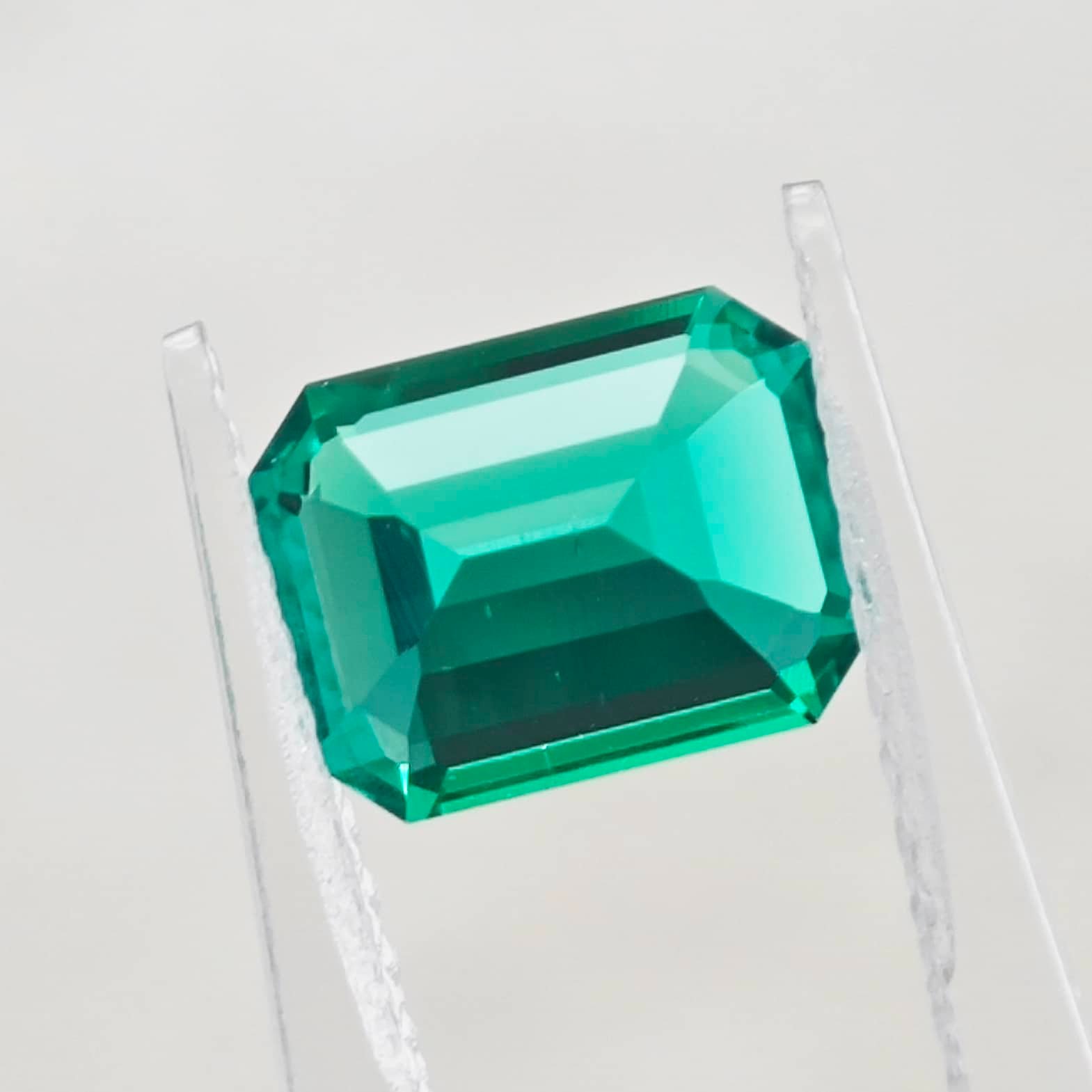 émeraude cultivée en laboratoire taille émeraude 02