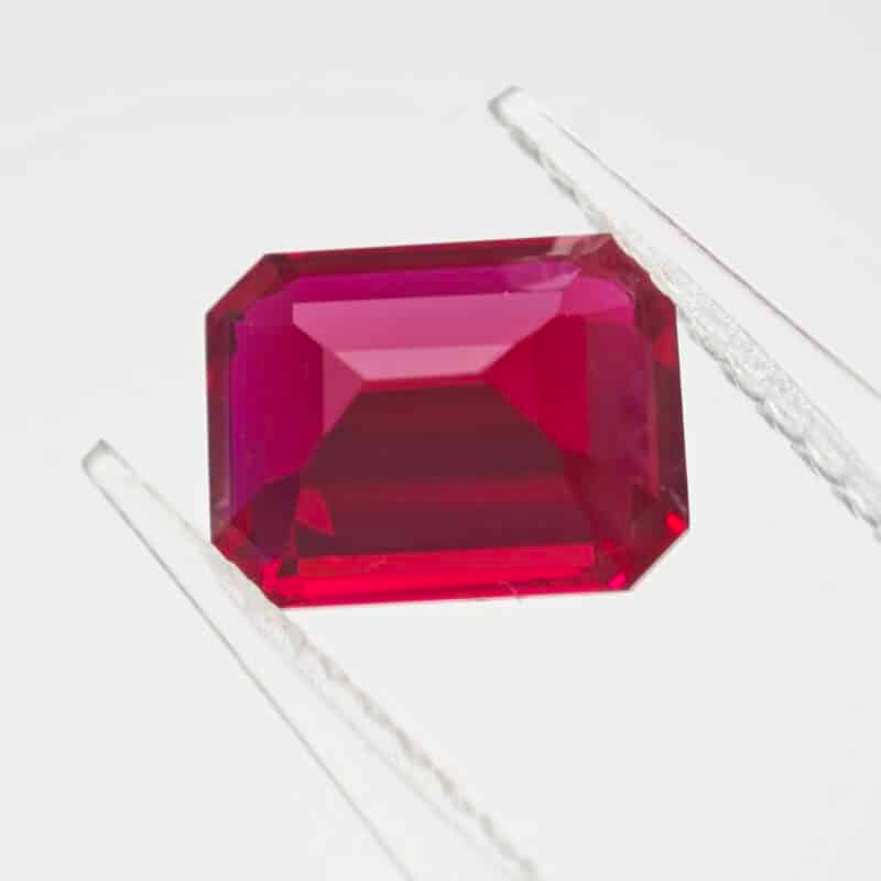 emerald cut lab grown ruby 02