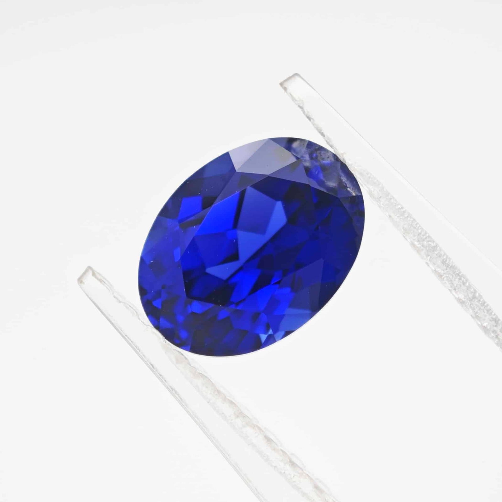 đá sapphire xanh cắt oval nuôi cấy trong phòng thí nghiệm 01