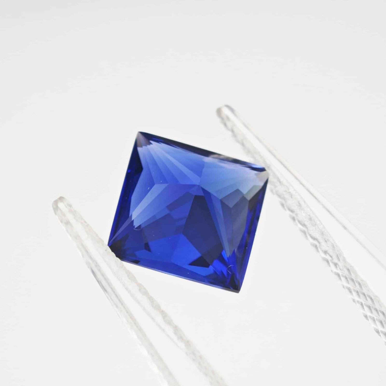 công chúa cắt phòng thí nghiệm sapphire xanh 02