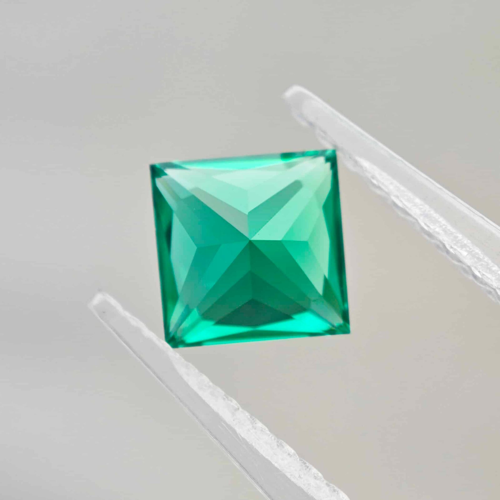 Prinzessschliff, im Labor gezüchteter Smaragd 02