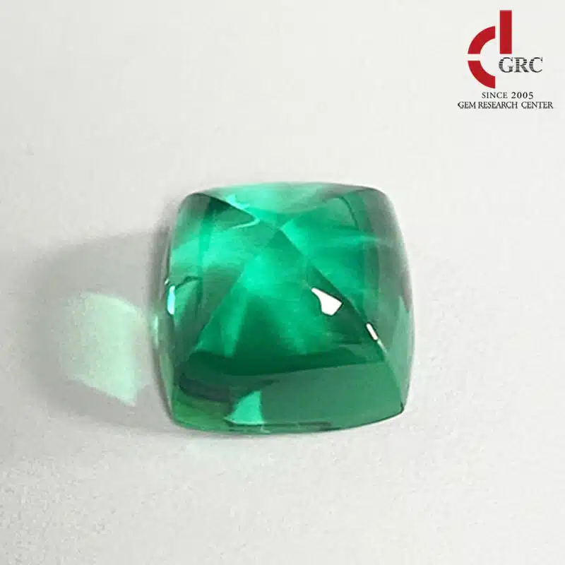 cojín pan de azúcar cultivado en laboratorio esmeralda 03