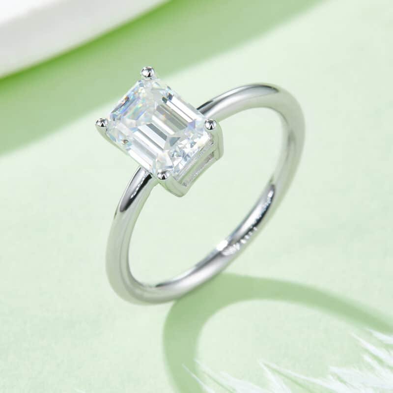 bague solitaire en moissanite taille émeraude m90r 04
