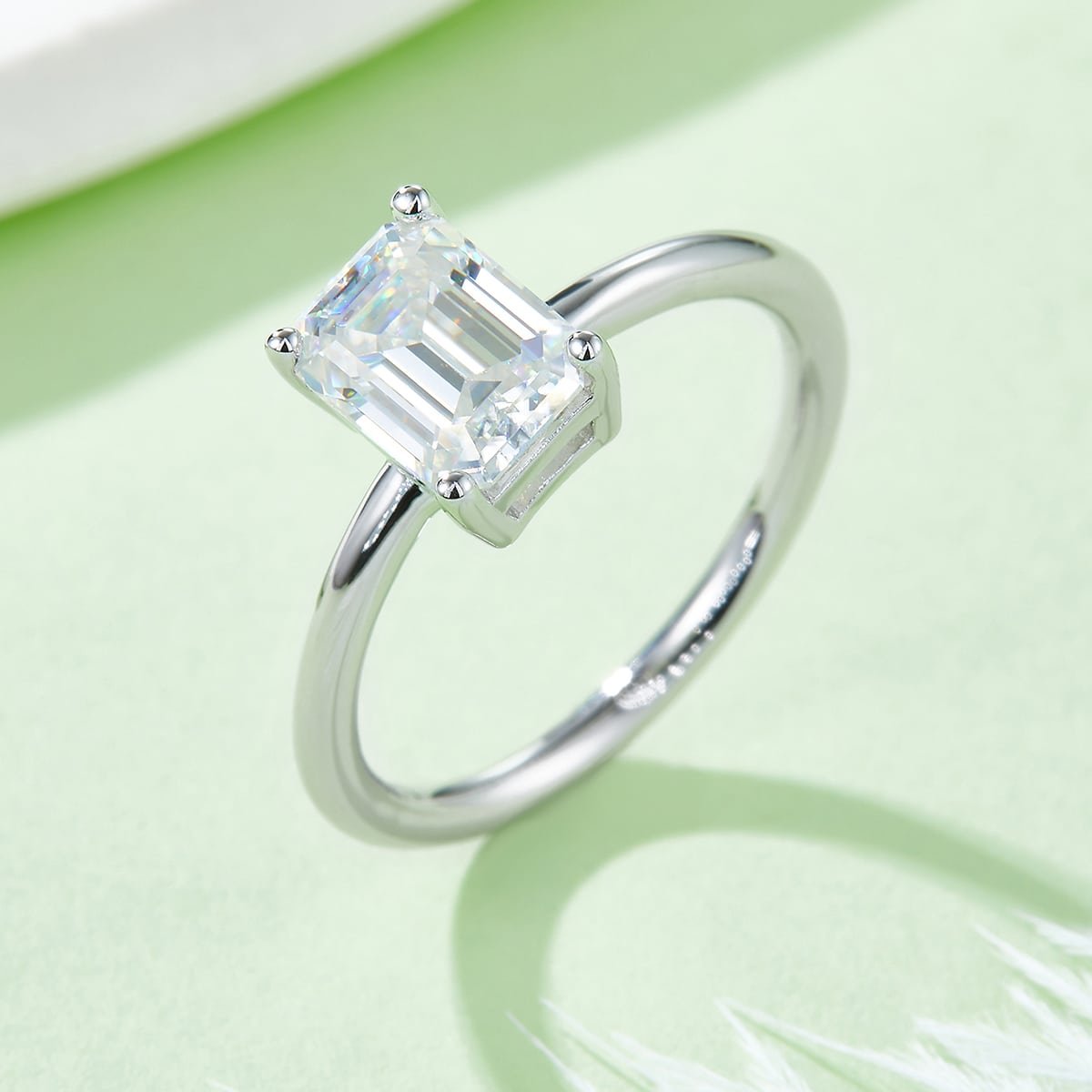 Moissanit-Solitärring im Smaragdschliff M90R 04 Moissanit-Solitärring im Smaragdschliff M90R 04