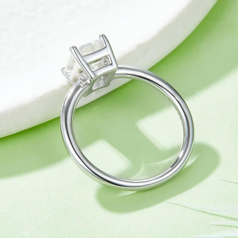 bague solitaire en moissanite taille émeraude m90r 05