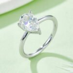 Anello di fidanzamento con solitario moissanite taglio a pera 4 anello solitario con moissanite taglio a pera m90u 04