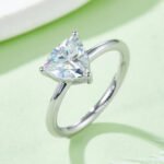 Bague de fiançailles solitaire en moissanite taille trillion 4 bague solitaire en moissanite taille trillion m90t 04