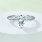 Bague de fiançailles solitaire en moissanite taille trillion 6 bague solitaire en moissanite taille trillion m90t 06