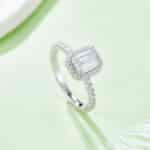 Smaragdgeslepen Moissanite Halo-ring M96D 02