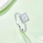 Anello Halo in moissanite taglio principessa M96E 02