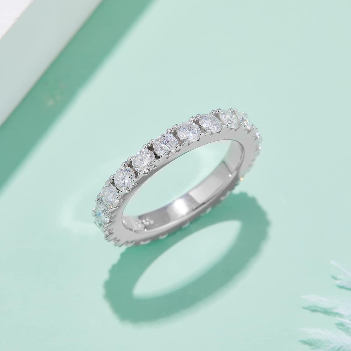 Anillo de eternidad de moissanita de corte redondo M55B 01