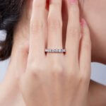 Anillo de eternidad de moissanita de corte redondo 7 Anillo de eternidad de moissanita de corte redondo M55B 04