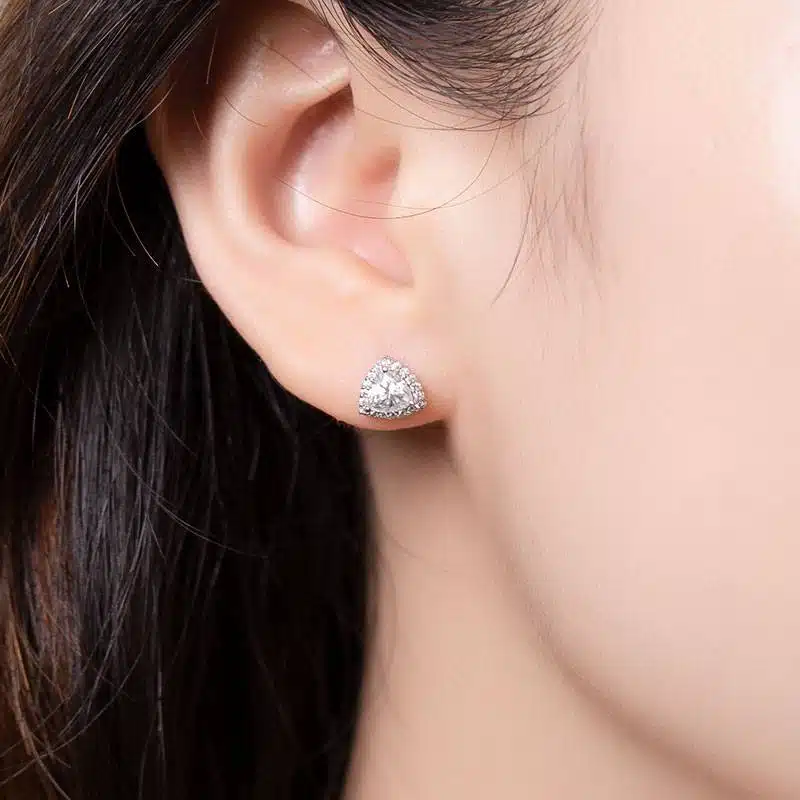 Luxe triljoen geslepen moissanite halo oorbellen 03