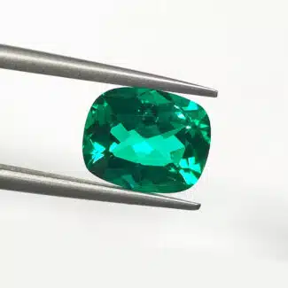 Elongated cushion cut lab grown emerald 01