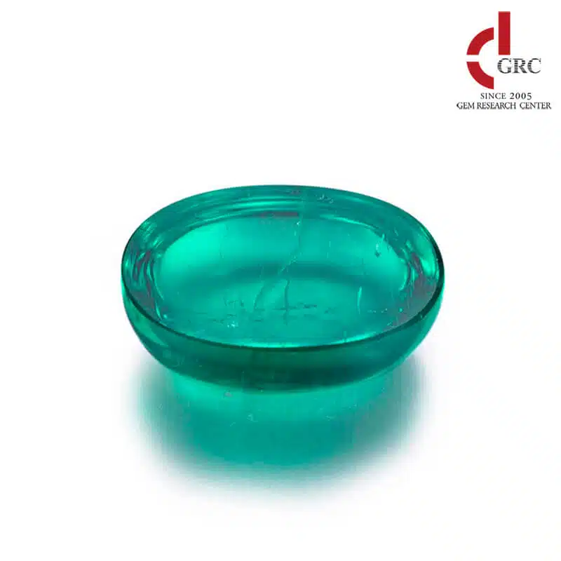 cabochon de forme ovale émeraude cultivée en laboratoire 02