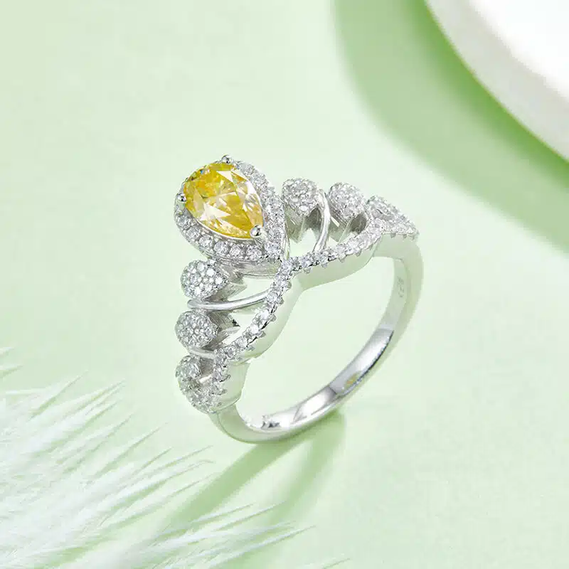Anillo Moissanite con corte de pera y forma de corona M99D 05