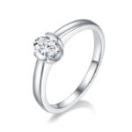 Cincin solitaire Moissanite berpotongan oval elegan 01