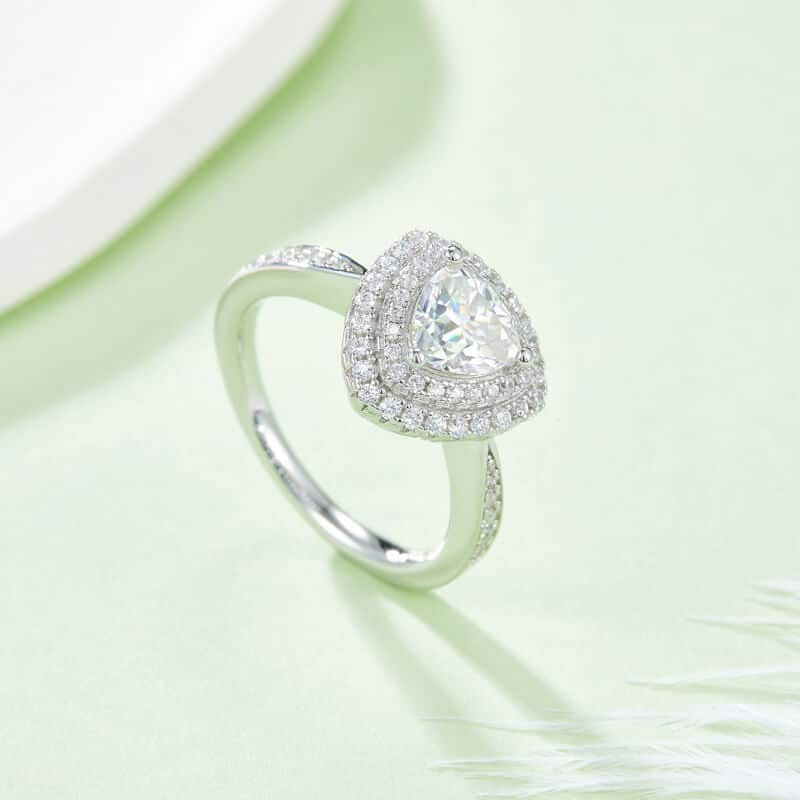 Bague de luxe Halo Moissanite taille trillion 04