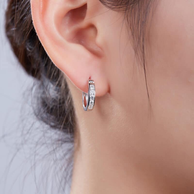 anting-anting lingkaran huggie moissanite k015a