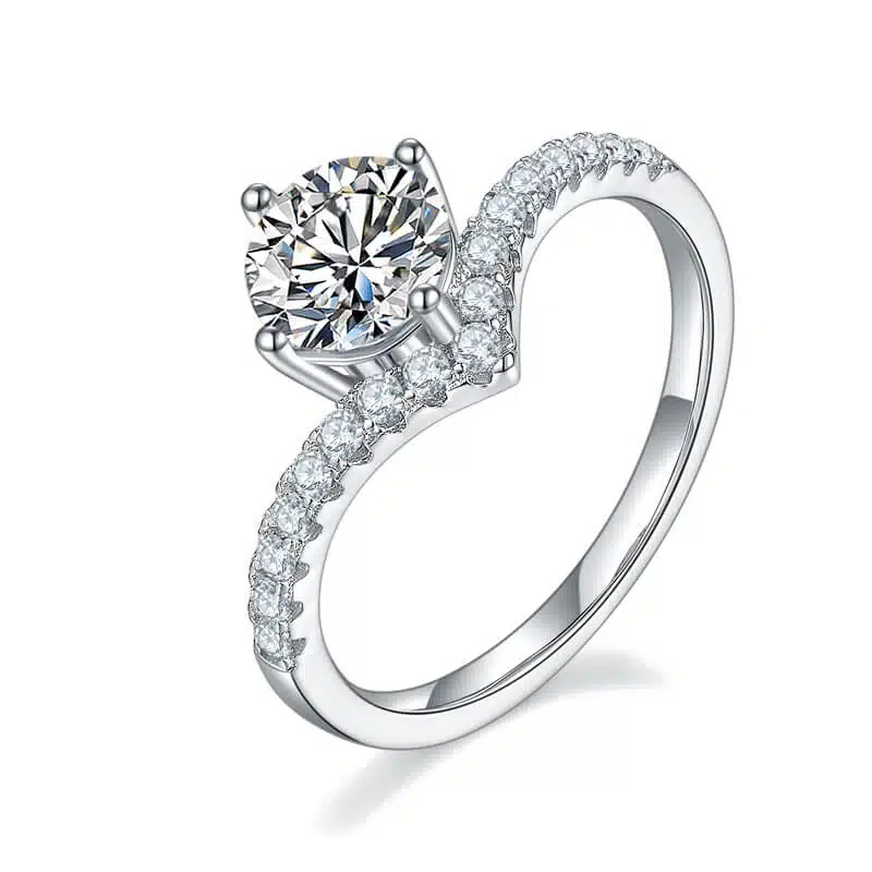 v shape round cut moissanite ring 01