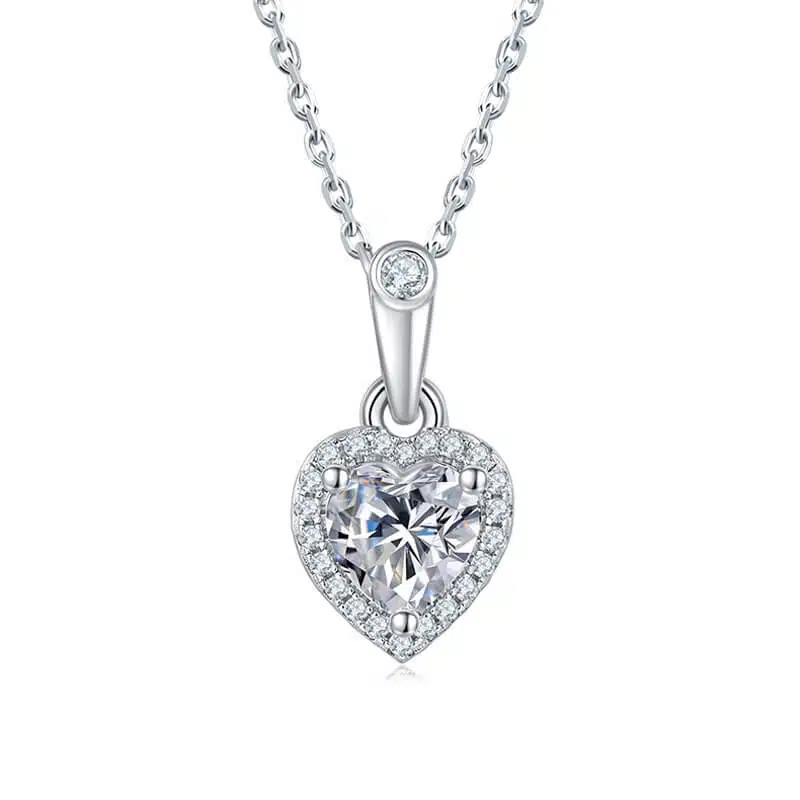Colgante con halo de moissanita de corte de corazón 01