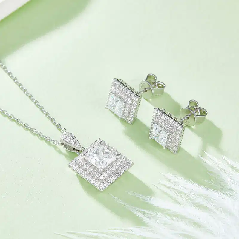 Lyxigt Princess Cut Moissanite Halo Pendant 03