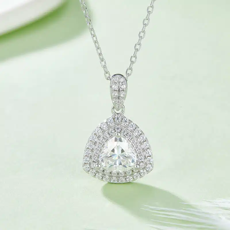 Lüks Trilyon Kesim Moissanite Halo Kolye 02