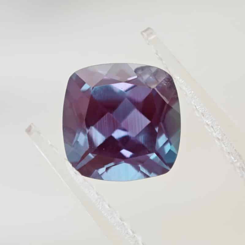 kussen gesneden lab-grown alexandrite 01