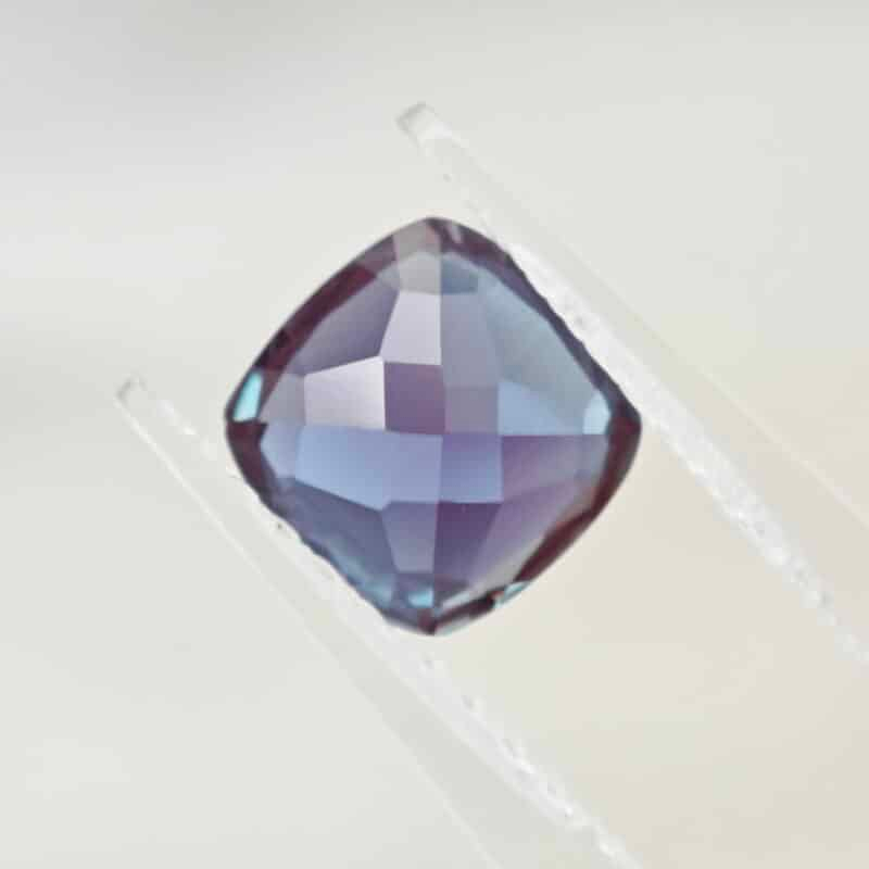 kussen gesneden lab-grown alexandrite 02