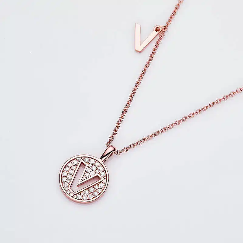 pingente alfabeto v moissanite 02