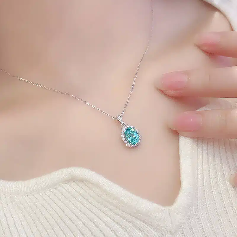 Pendentif en pierre précieuse cultivée en laboratoire de taille ovale de 2,0 ct 09