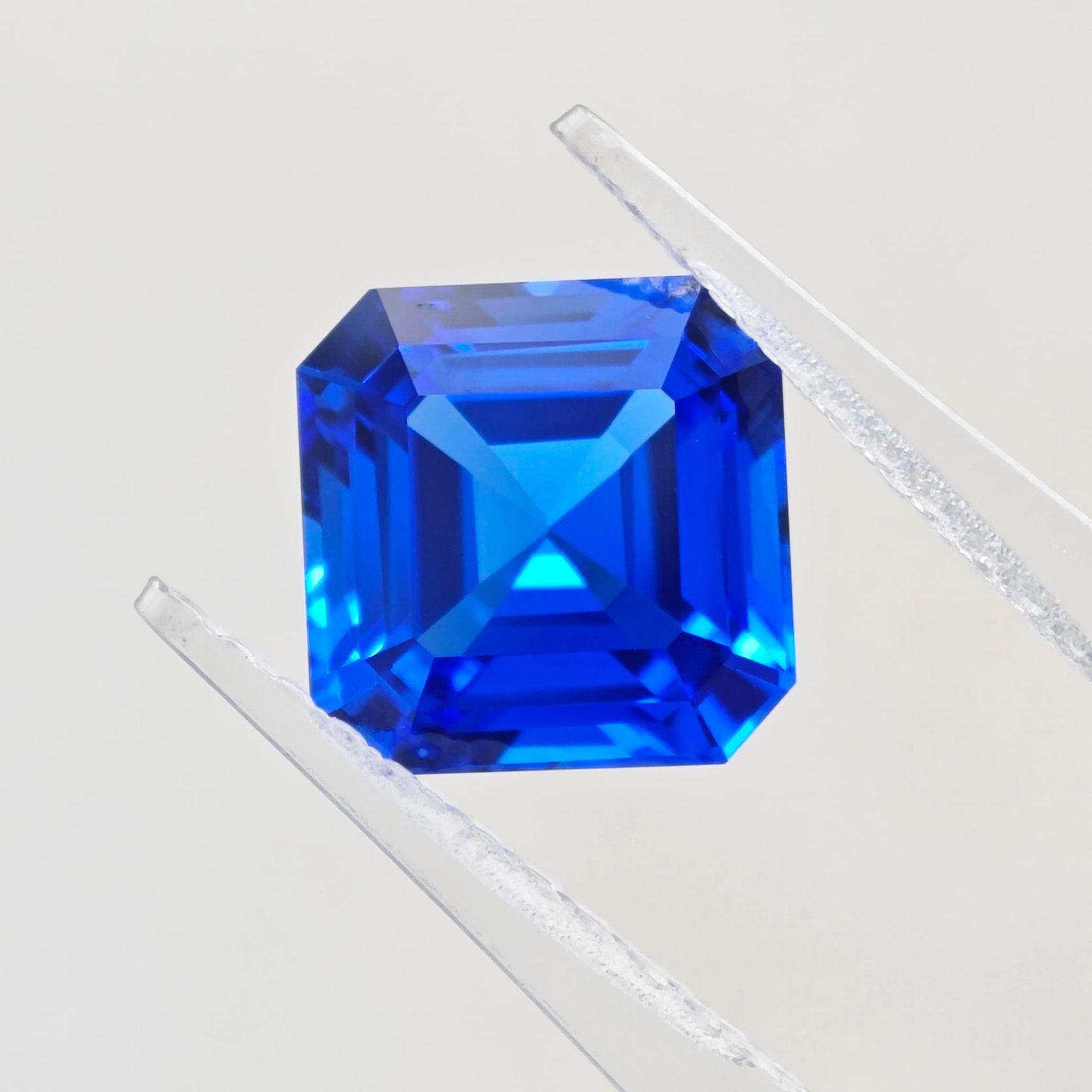 espinélio azul cobalto cultivado em laboratório, cortado Asscher 01