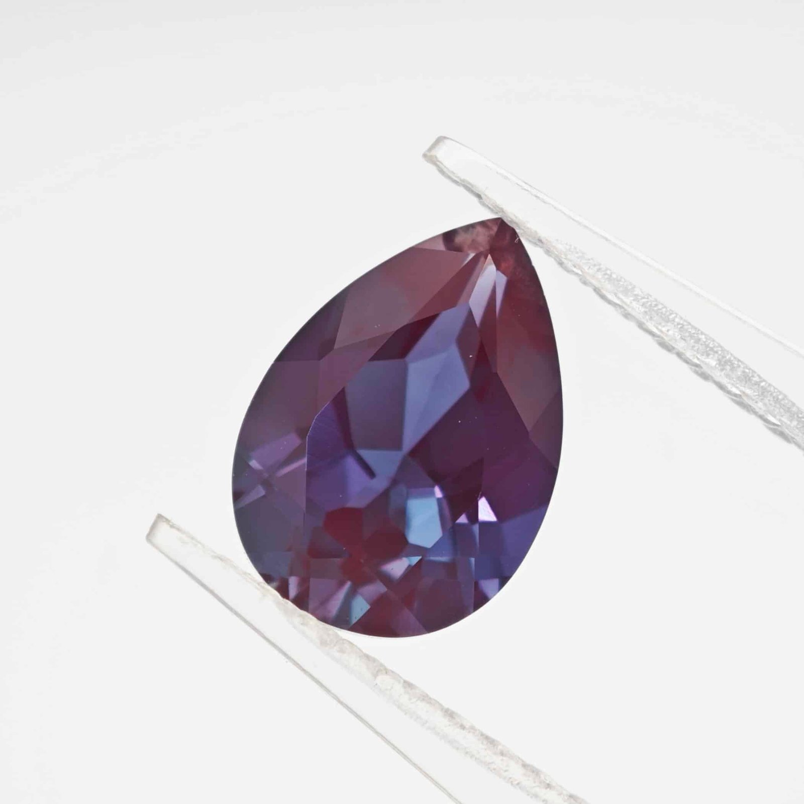 alessandrite coltivata in laboratorio pera tagliata 01