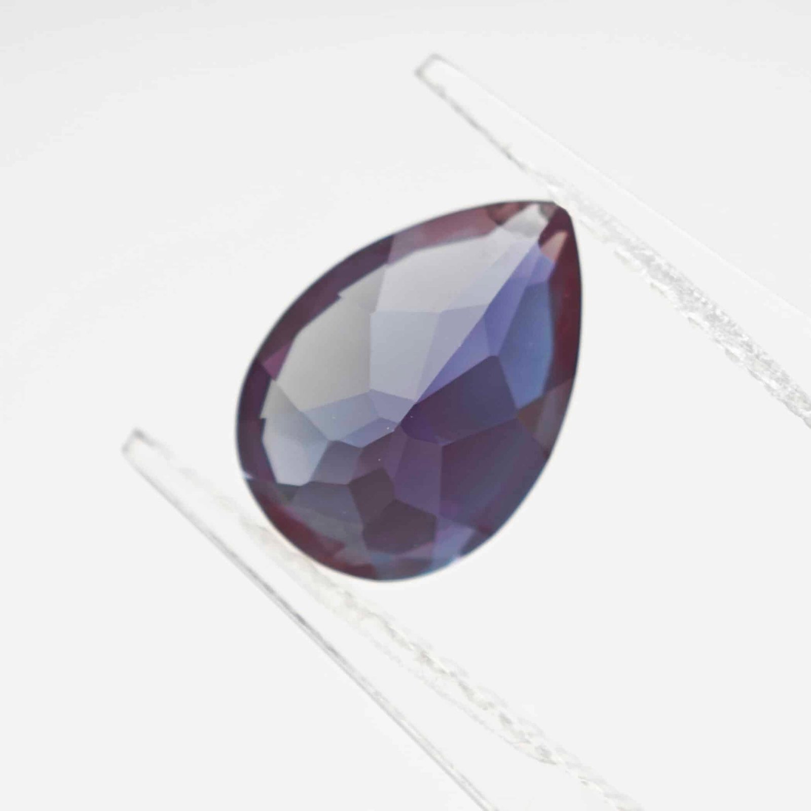 alessandrite coltivata in laboratorio pera tagliata 02