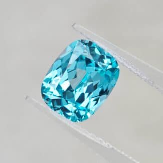länglicher Kissenschliff, im Labor gezüchteter Paraiba 01