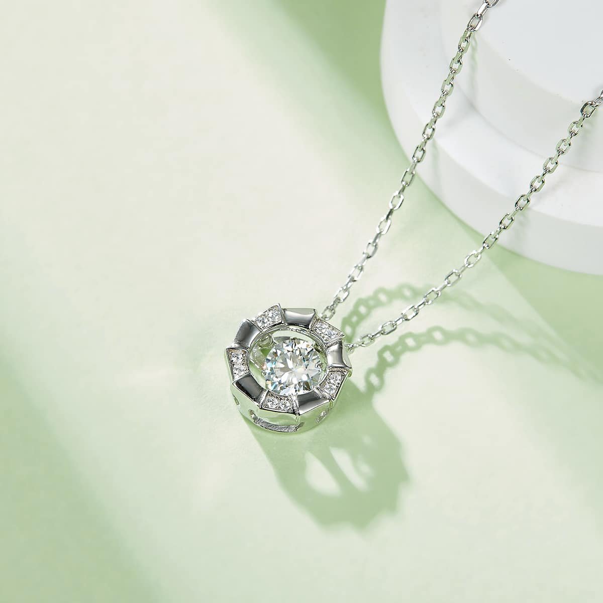 Collar con colgante de moissanita danzante en plata de ley oldr 06