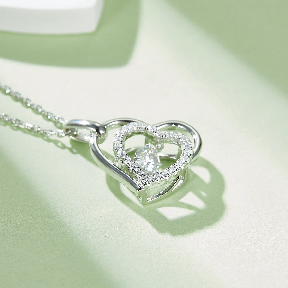heart shape dancing moissanite pendant necklace oldg 05