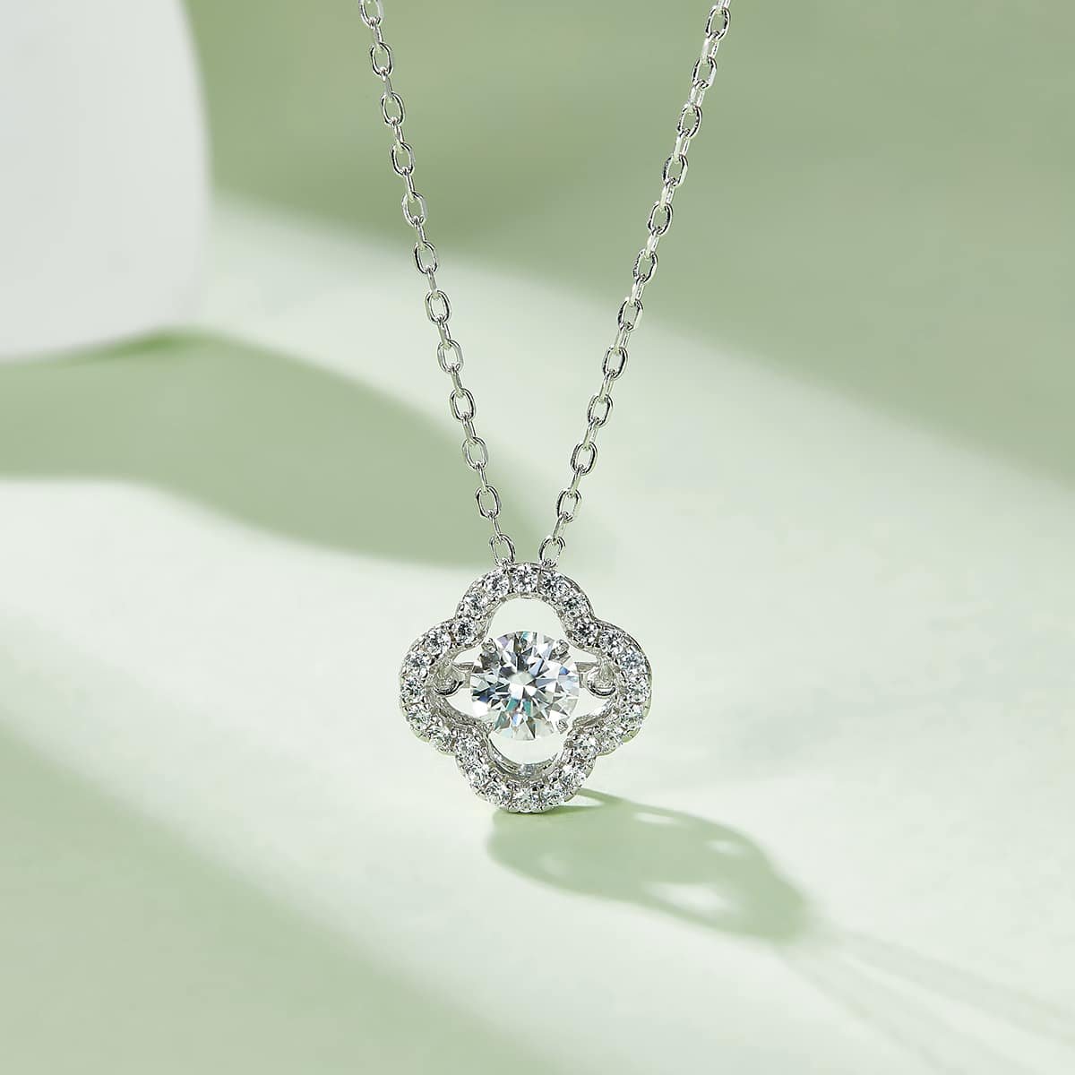 Mặt dây chuyền moissanite nhảy múa lá may mắn oldc 04