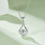 Collier pendentif en argent sterling avec moissanite dansante 3 Collier pendentif en argent sterling avec moissanite dansante, modèle ancien 04