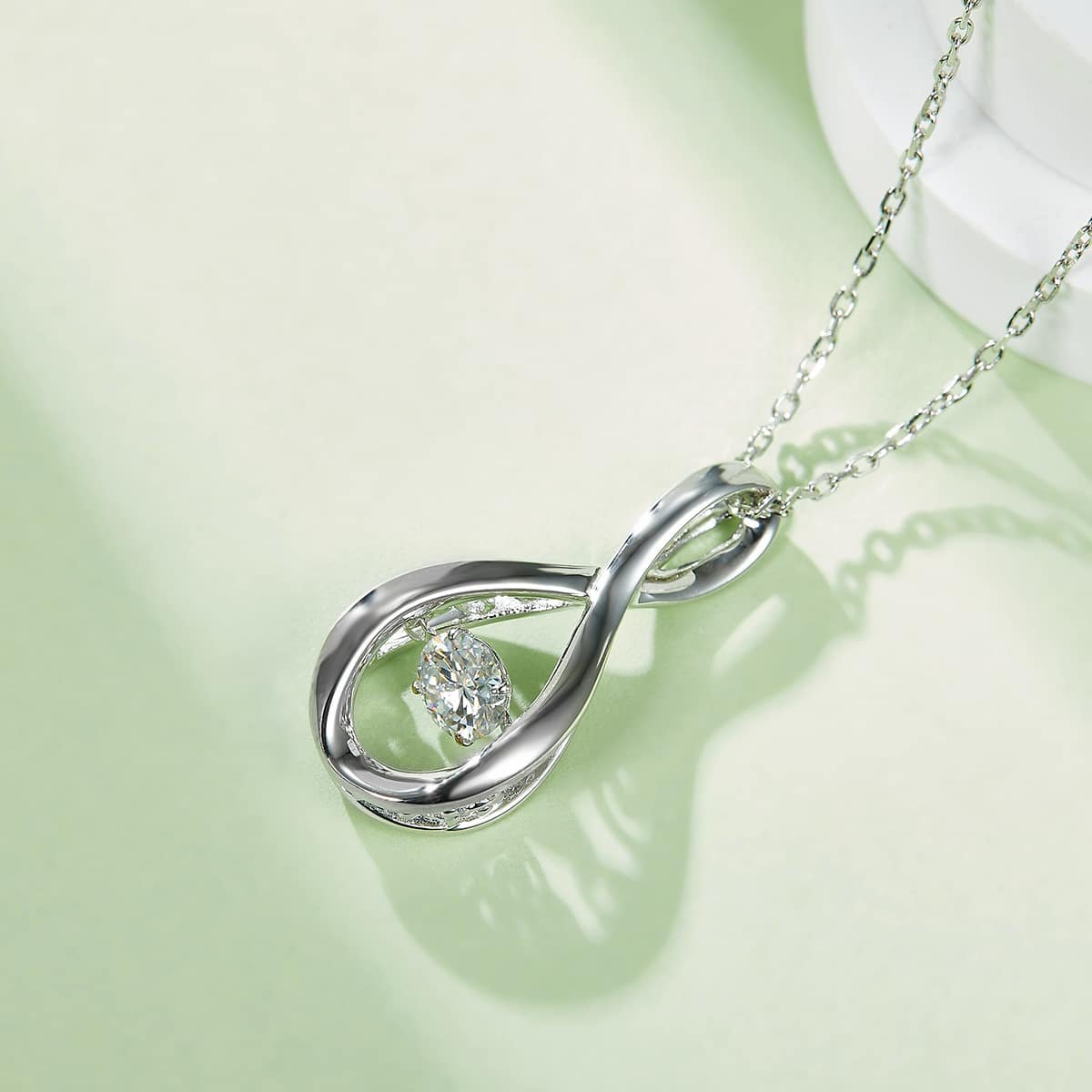 Collar con colgante de moissanita danzante en plata de ley bañada en oro blanco Oldo925W-00 06 Collar con colgante de moissanita danzante en plata de ley bañada en oro blanco oldo925w-00 06