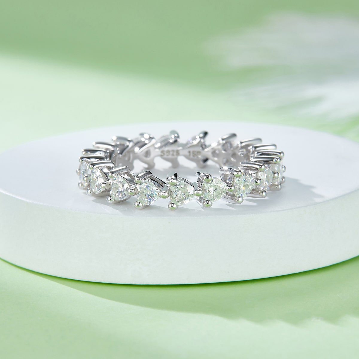 Anel de eternidade com moissanita lapidada em formato de coração m97c 06