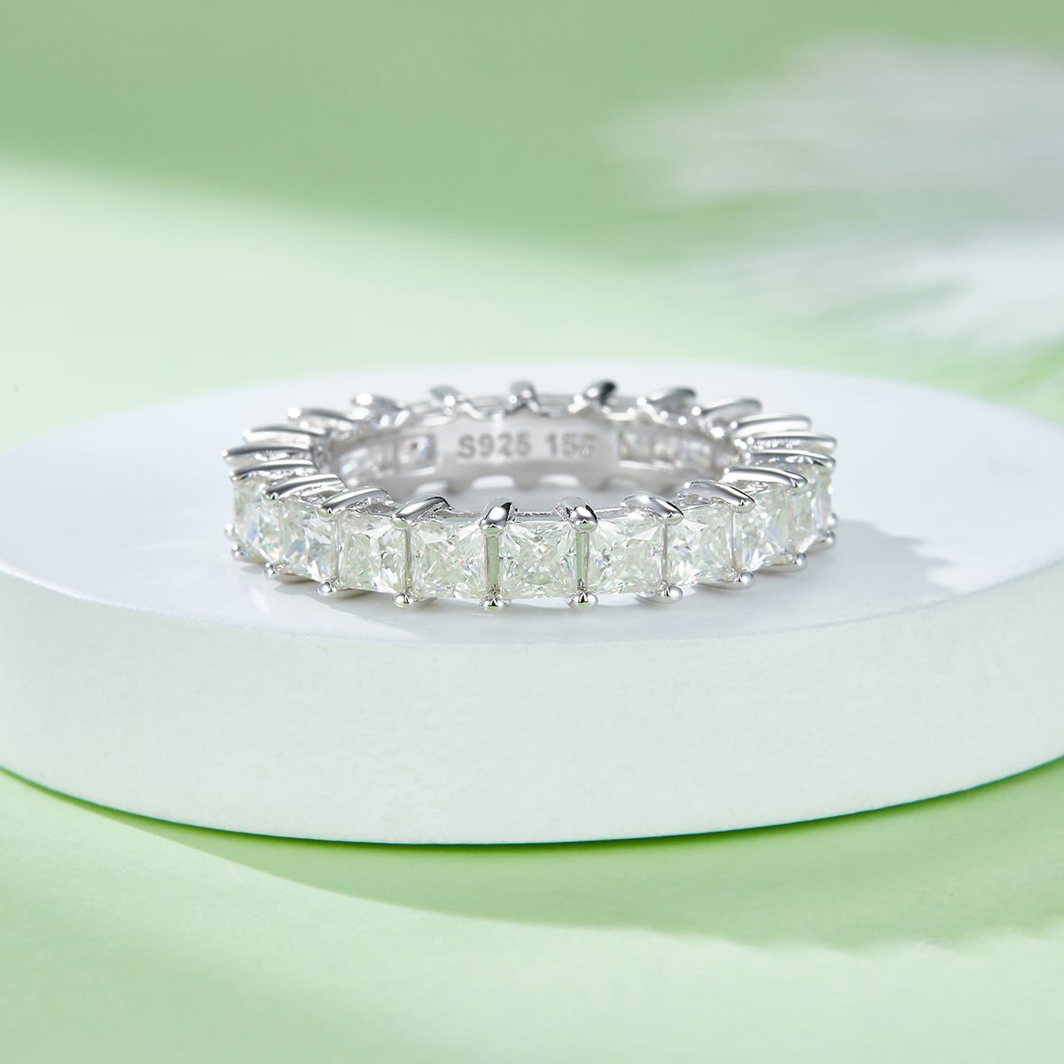 Anillo de eternidad de moissanita talla princesa m97e 06