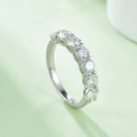 Nhẫn cưới kỷ niệm Moissanite cắt tròn 4 Nhẫn cưới kỷ niệm bằng đá moissanite cắt tròn M95A 04