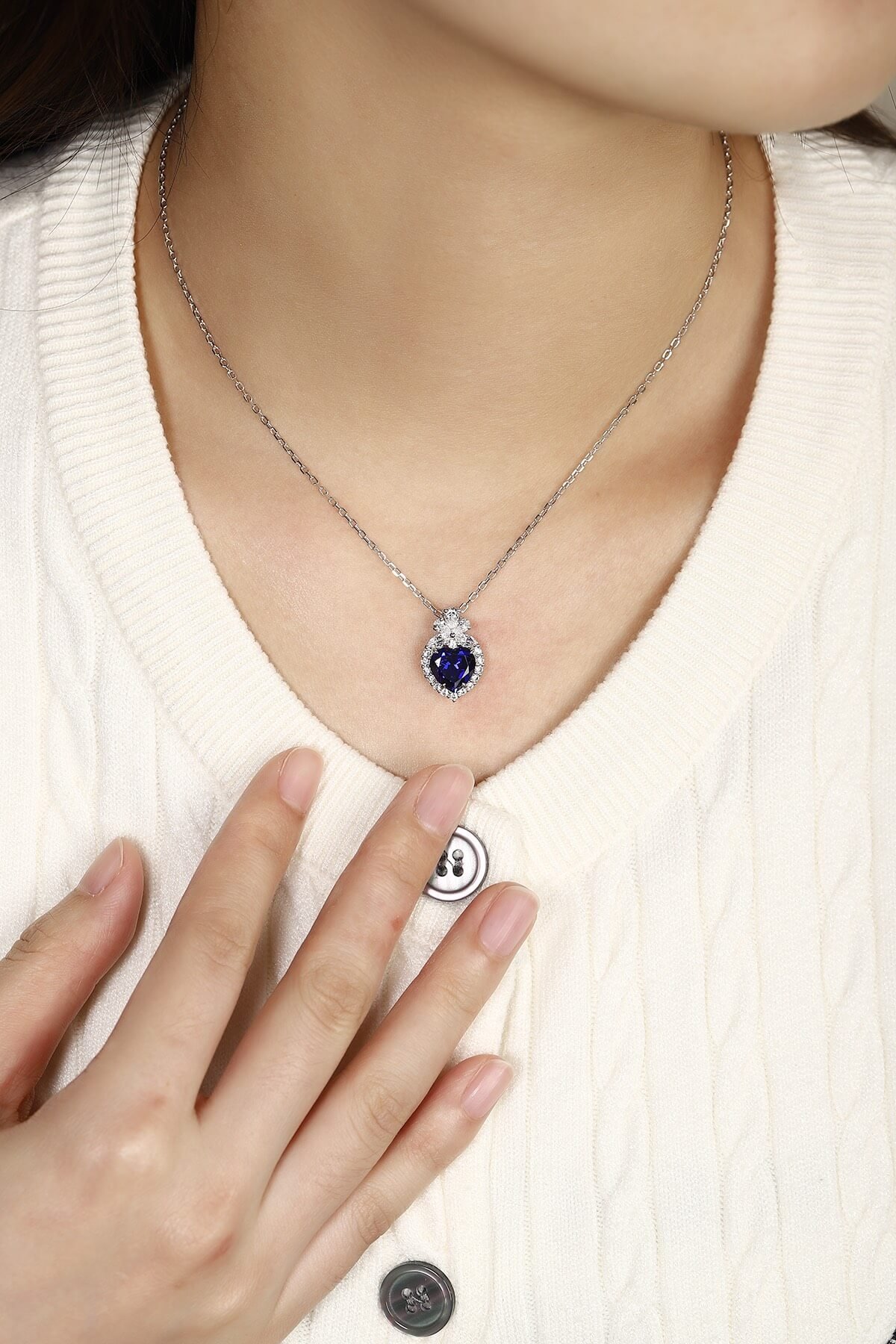 Lab grown blue sapphire pendant necklace 05