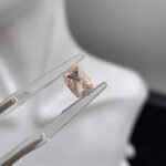 1.01ct cushion cut fancy intense pink lab grown diamond 1 Berlian lab 1,01 karat potongan cushion warna pink intens mewah.