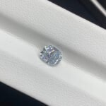 1.11ct cushion cut fancy blue lab grown diamond 1 Kim cương nhân tạo màu xanh lam đậm, cắt kiểu cushion, trọng lượng 1,11 carat.
