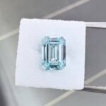 1.31ct emerald cut fancy intense blue lab grown diamond 1 Diamante de laboratório azul intenso de 1,31 ct com lapidação esmeralda