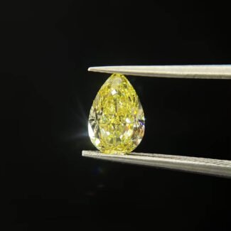 Diamante giallo fantasia a taglio a pera da 1,53 carati, coltivato in laboratorio.
